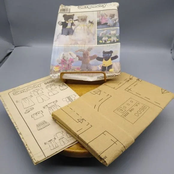 UNCUT Vintage Craft Sewing PATTERN Simplicity 8600, Bunny and Bear Clothes for 1 - Picture 3 of 3